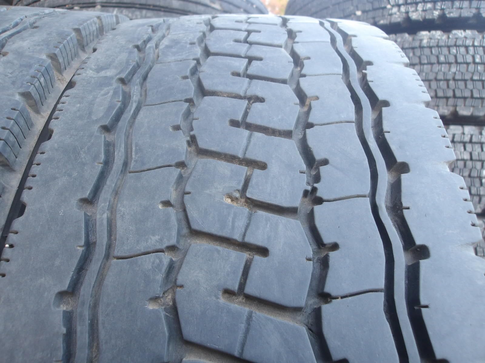 Amazon.co.jp: L55-5 215/70R17.5 2本セット ミックス LT 123/121J 215